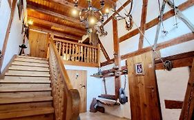 Wood & Stone Lodge 3